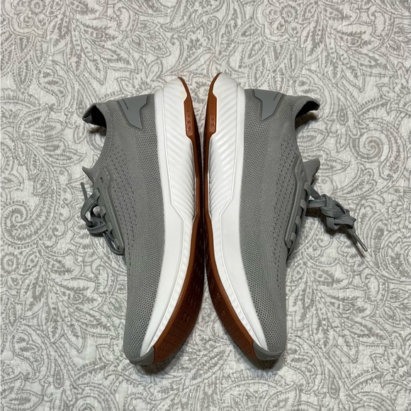 Stylish Gray Men's size 6 or Women’s size 7.5 Sneakers - Picture 5 of 6